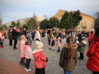 Télűző villámcsődület a Városháza téren - fotó: 