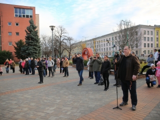 Télűző villámcsődület a Városháza téren - fotó: 