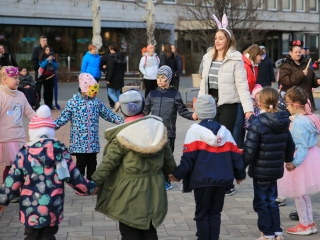 Télűző villámcsődület a Városháza téren - fotó: 