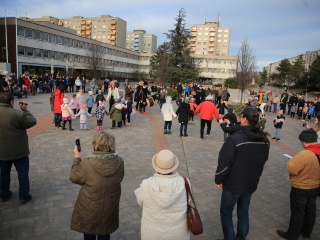 Télűző villámcsődület a Városháza téren - fotó: 