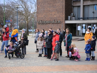 Télűző villámcsődület a Városháza téren - fotó: 