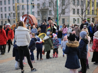 Télűző villámcsődület a Városháza téren - fotó: 