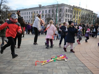 Télűző villámcsődület a Városháza téren - fotó: 