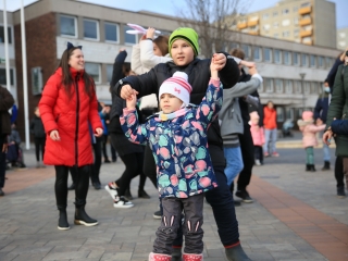 Télűző villámcsődület a Városháza téren - fotó: 