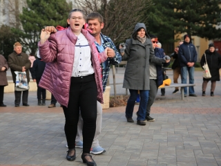 Télűző villámcsődület a Városháza téren - fotó: 