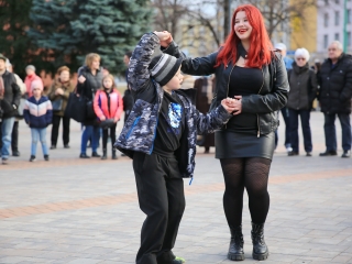 Télűző villámcsődület a Városháza téren - fotó: 