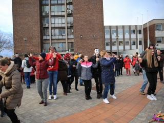 Télűző villámcsődület a Városháza téren - fotó: 