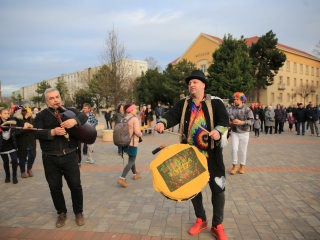 Télűző villámcsődület a Városháza téren - fotó: 