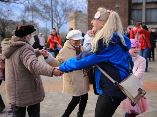 Télűző villámcsődület a Városháza téren - fotó: 