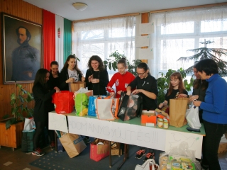 Gyűjtőakciók a háború kárvallottjainak - fotó: 