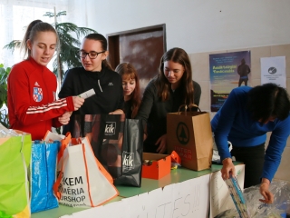 Gyűjtőakciók a háború kárvallottjainak - fotó: 