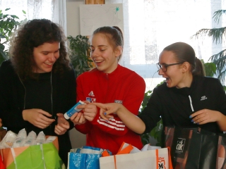 Gyűjtőakciók a háború kárvallottjainak - fotó: 