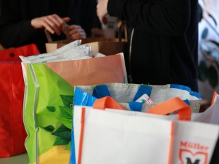 Gyűjtőakciók a háború kárvallottjainak - fotó: 