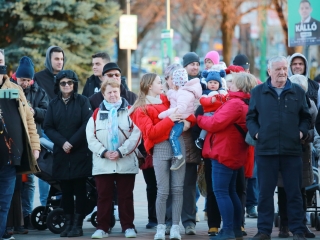 Huszáros villámcsődület a Városháza téren - fotó: 