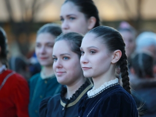 Huszáros villámcsődület a Városháza téren - fotó: 