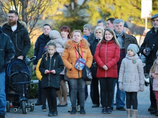Huszáros villámcsődület a Városháza téren - fotó: 