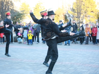 Huszáros villámcsődület a Városháza téren - fotó: 