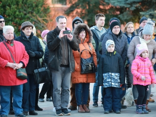 Huszáros villámcsődület a Városháza téren - fotó: 