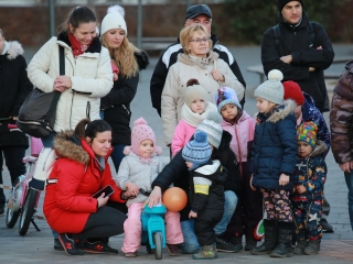 Huszáros villámcsődület a Városháza téren - fotó: 