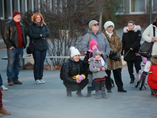 Huszáros villámcsődület a Városháza téren - fotó: 