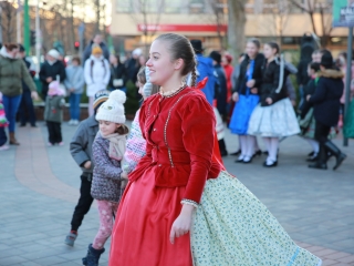 Huszáros villámcsődület a Városháza téren - fotó: 