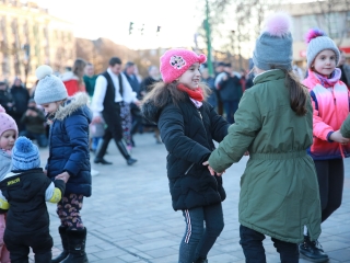 Huszáros villámcsődület a Városháza téren - fotó: 