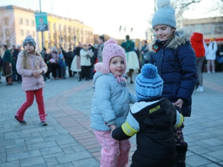 Huszáros villámcsődület a Városháza téren - fotó: 