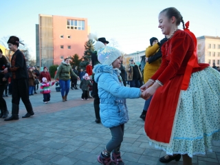 Huszáros villámcsődület a Városháza téren - fotó: 