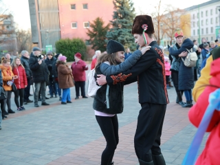 Huszáros villámcsődület a Városháza téren - fotó: 