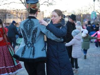 Huszáros villámcsődület a Városháza téren - fotó: 