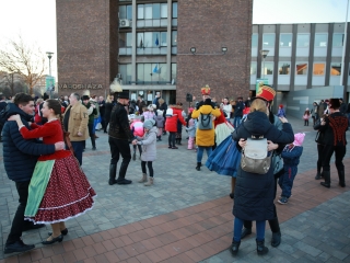 Huszáros villámcsődület a Városháza téren - fotó: 