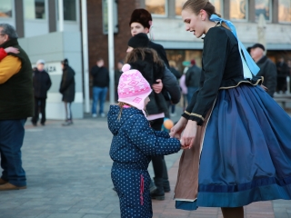 Huszáros villámcsődület a Városháza téren - fotó: 