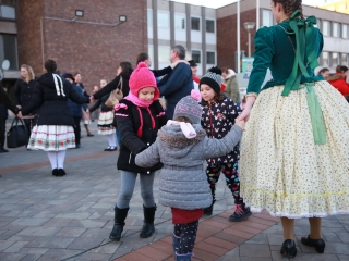 Huszáros villámcsődület a Városháza téren - fotó: 