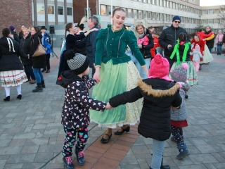 Huszáros villámcsődület a Városháza téren - fotó: 