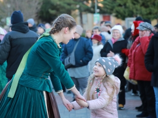 Huszáros villámcsődület a Városháza téren - fotó: 