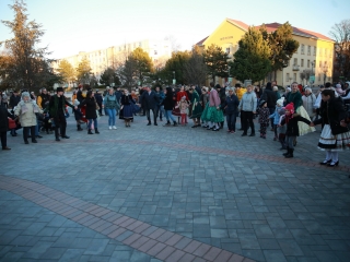 Huszáros villámcsődület a Városháza téren - fotó: 