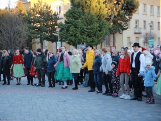 Huszáros villámcsődület a Városháza téren - fotó: 