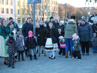 Huszáros villámcsődület a Városháza téren - fotó: 