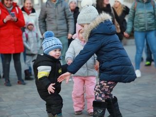 Huszáros villámcsődület a Városháza téren - fotó: 
