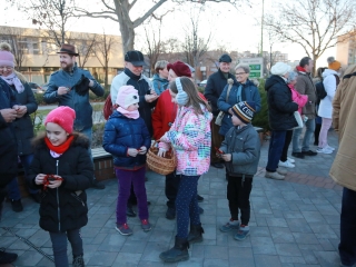 Huszáros villámcsődület a Városháza téren - fotó: 