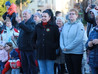 Huszáros villámcsődület a Városháza téren - fotó: 