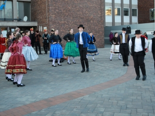 Huszáros villámcsődület a Városháza téren - fotó: 