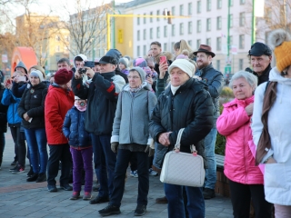 Huszáros villámcsődület a Városháza téren - fotó: 