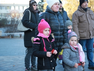 Huszáros villámcsődület a Városháza téren - fotó: 