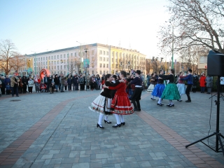 Huszáros villámcsődület a Városháza téren - fotó: 