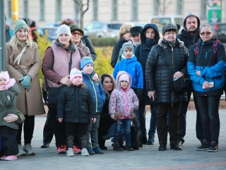 Huszáros villámcsődület a Városháza téren - fotó: 