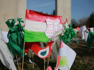 Ünnepség a forradalmi emlékműnél (2022) - fotó: 