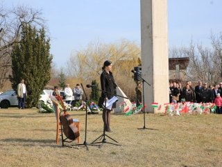 Ünnepség a forradalmi emlékműnél (2022) - fotó: 