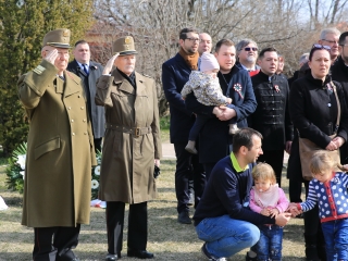 Ünnepség a forradalmi emlékműnél (2022) - fotó: 