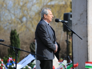 Ünnepség a forradalmi emlékműnél (2022) - fotó: 